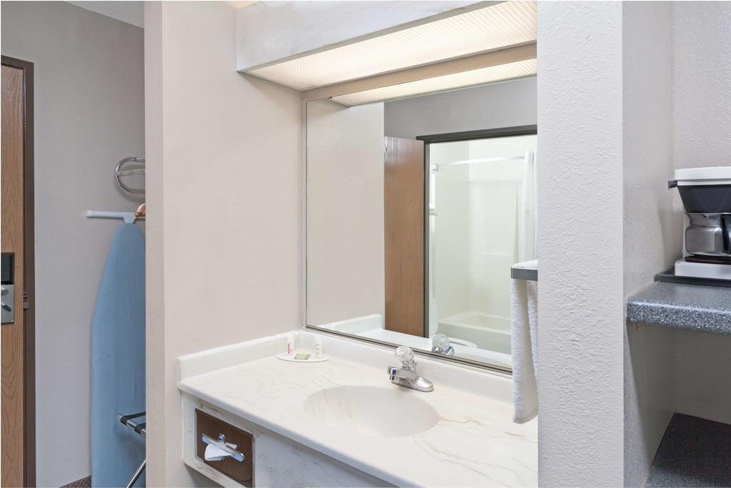 Super 8 By Wyndham Chicago O'Hare Airport Hotell Elk Grove Village Eksteriør bilde